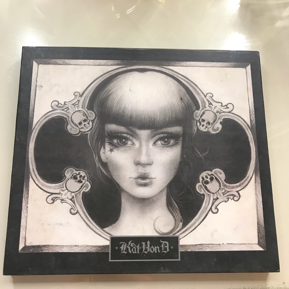 Rare Kat Von D Spellbinding eyeshadow book
